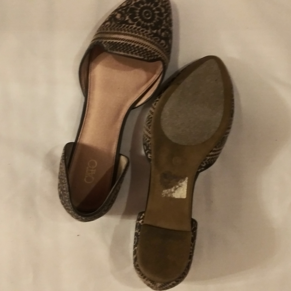 Patterned Shoes - Picture 2 of 4